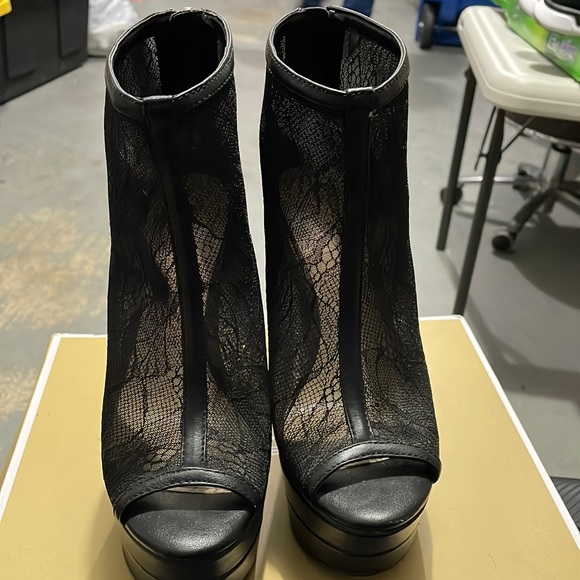 Women high heels - Picture 1 of 4